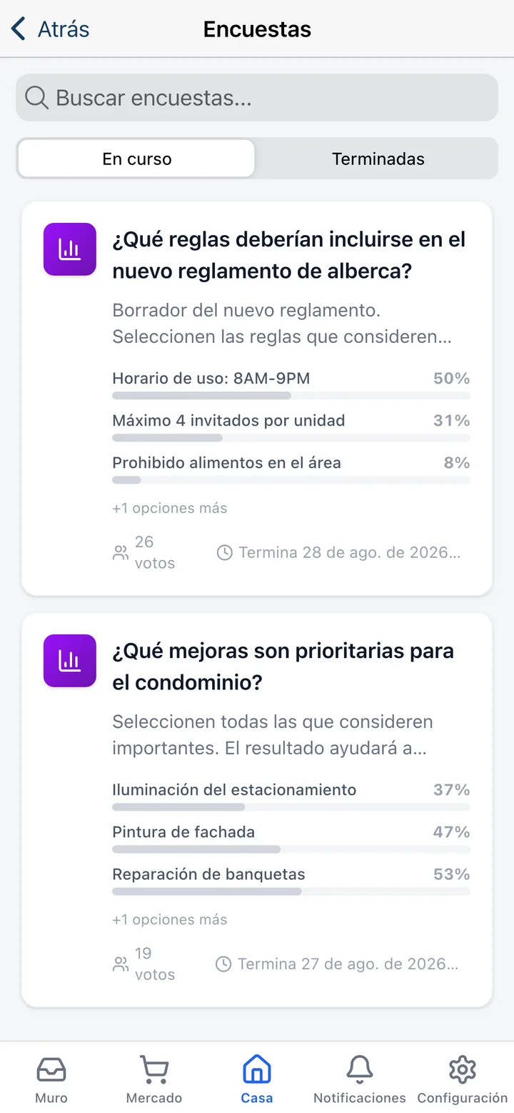 Pantalla de encuestas de la app de Koti, con las votaciones en curso y las terminadas.
